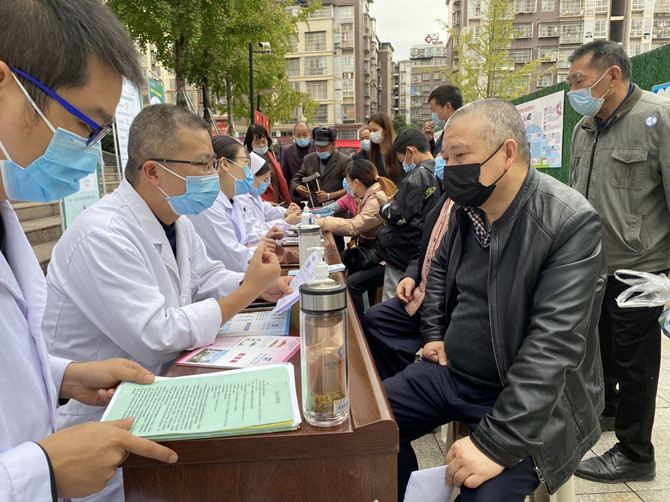  識別卒中早一秒，挽救大腦恢復(fù)好—南充市身心醫(yī)院開展“世界卒中日”義診活動