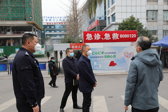 營山縣政府副縣長、公安局局長雍榮強到市身心醫(yī)院調(diào)研醫(yī)療秩序和醫(yī)療救治工作
