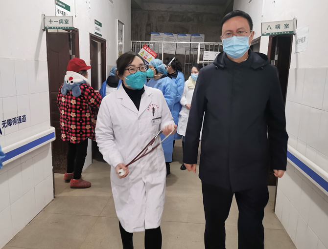 南充市身心醫(yī)院組織專家赴醫(yī)共體成員單位開展新冠病毒感染醫(yī)療救治巡回指導(dǎo)工作