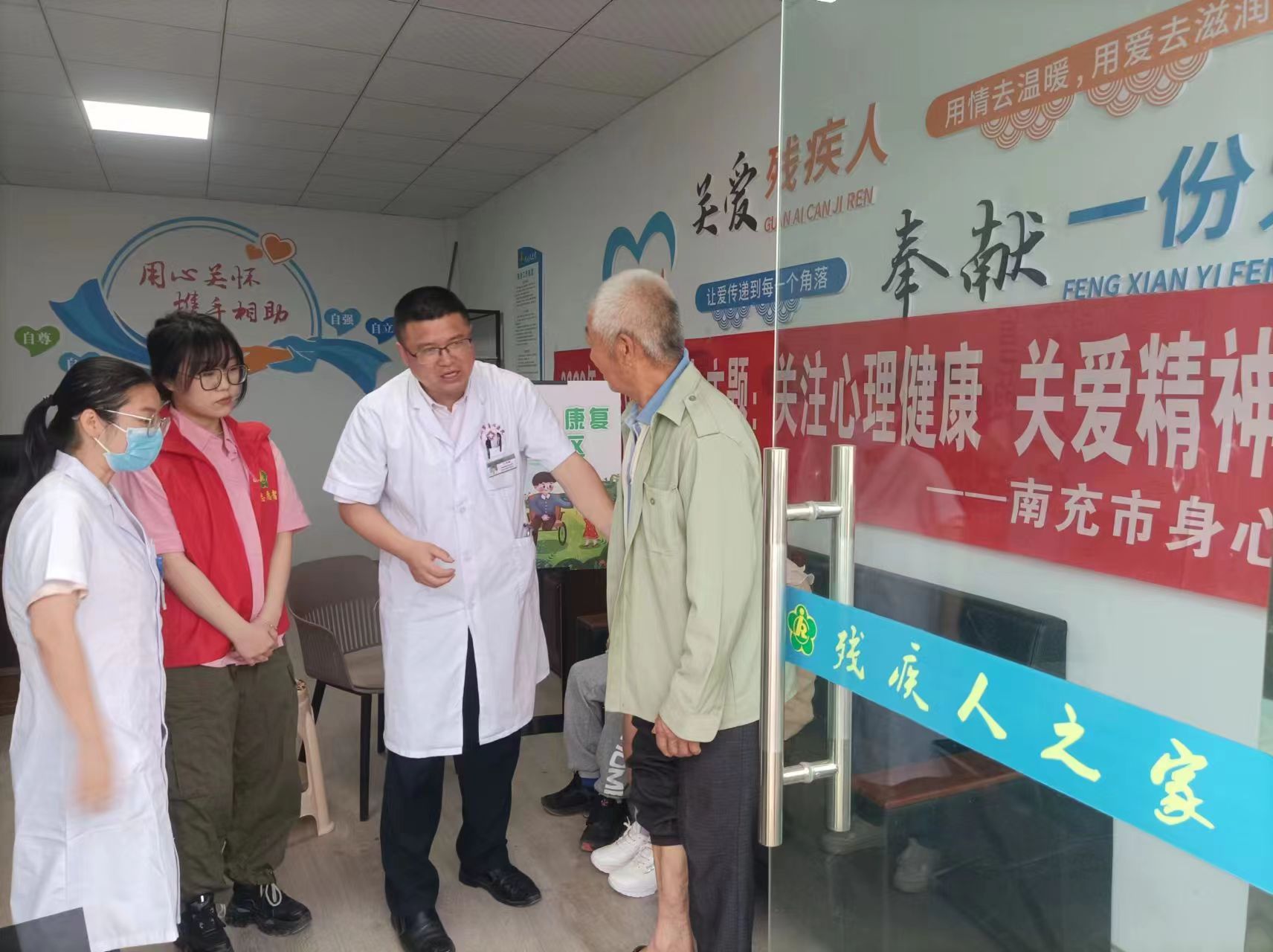南充市身心醫(yī)院小龍分院開展“全國(guó)助殘日”宣傳活動(dòng)