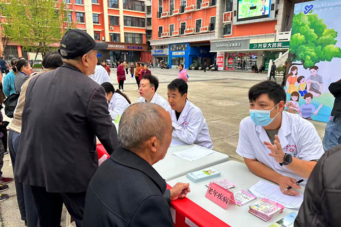 促進(jìn)兒童心理健康，共同守護(hù)美好未來——南充市身心醫(yī)院開展世界精神衛(wèi)生日系列義診宣傳活動(dòng)