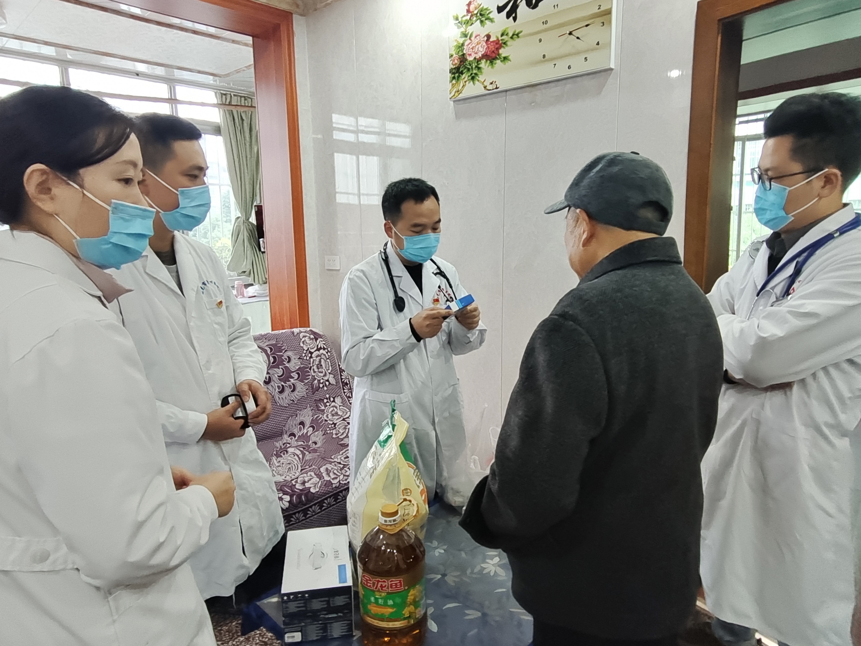 南充市身心醫(yī)院第四黨支部開展入戶慰問(wèn)義診活動(dòng)