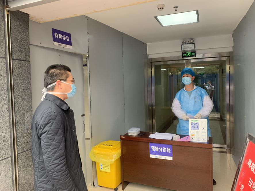 醫(yī)院黨委副書記安先勇檢查督導(dǎo)我院疫情防控工作