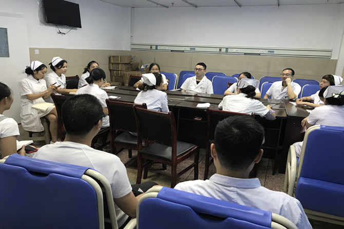 內(nèi)二科召開醫(yī)療質(zhì)量安全工作分析會(huì)