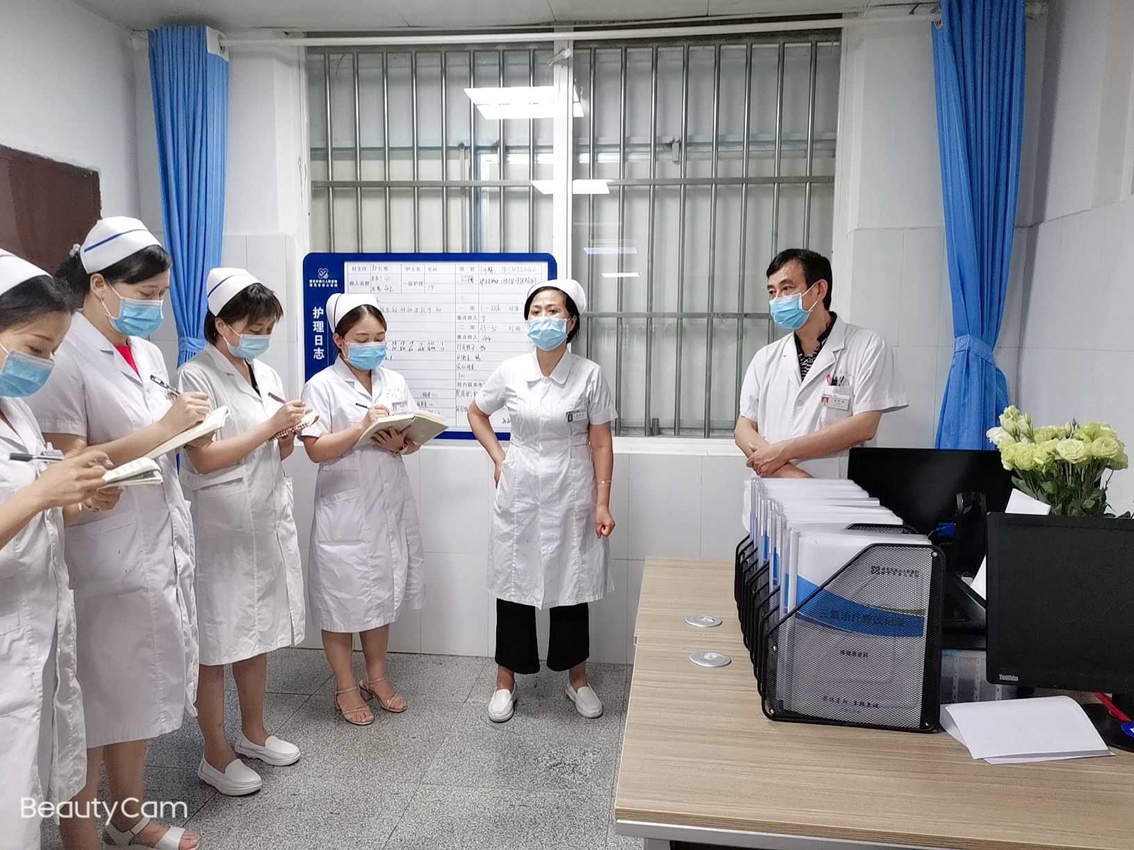 院領(lǐng)導(dǎo)深入臨床科室 解決護(hù)理工作難題