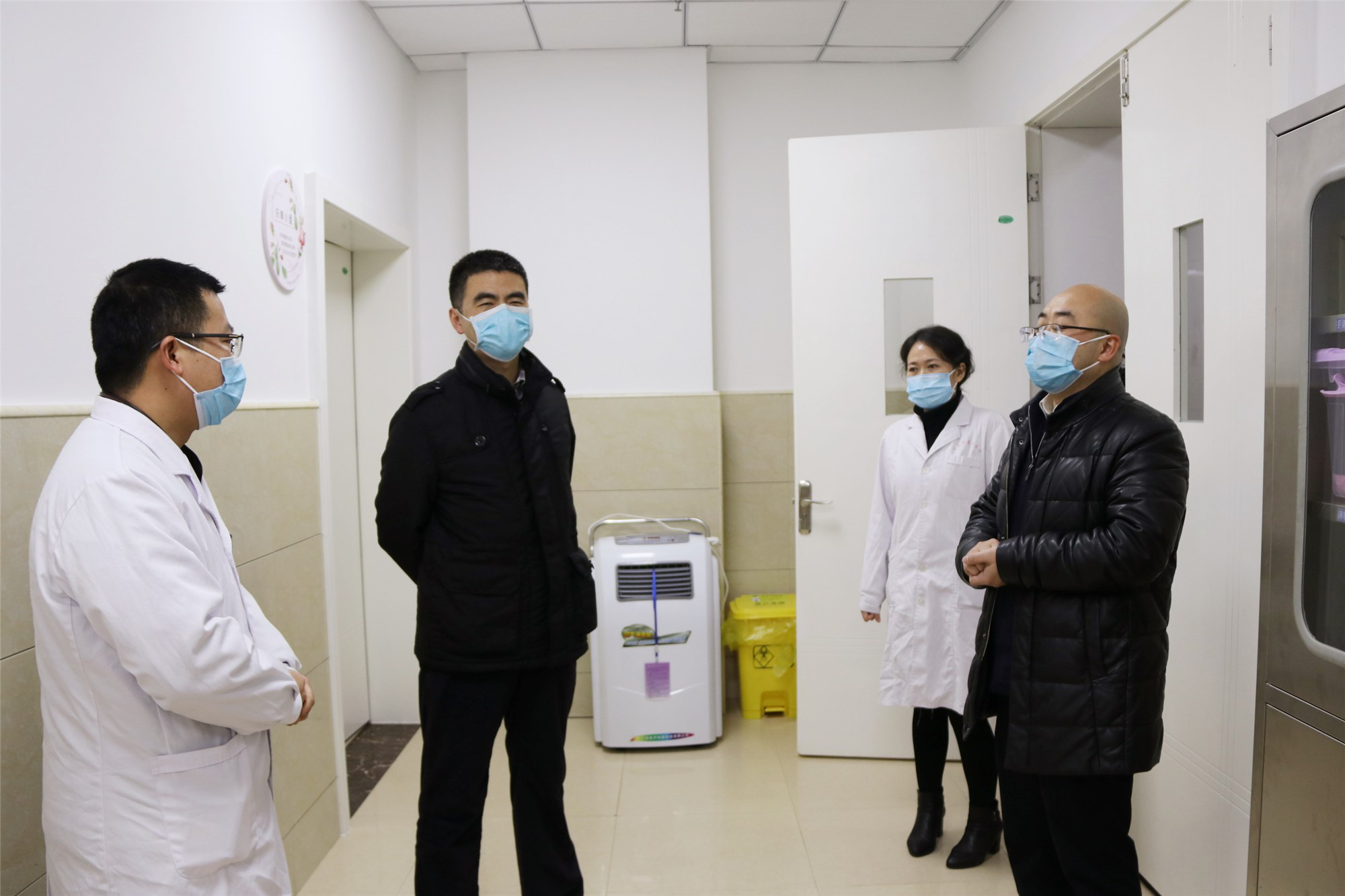 南充市民政局黨組成員、副局長蒙興甫到我院檢查指導(dǎo)疫情防控工作