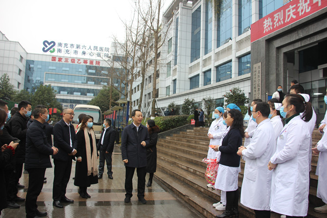 營山縣委副書記、縣長敬健到市身心醫(yī)院春節(jié)慰問醫(yī)務(wù)人員
