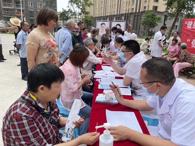健康社區(qū)?健康家庭——南充市身心醫(yī)院小龍分院開展“端午送健康”活動