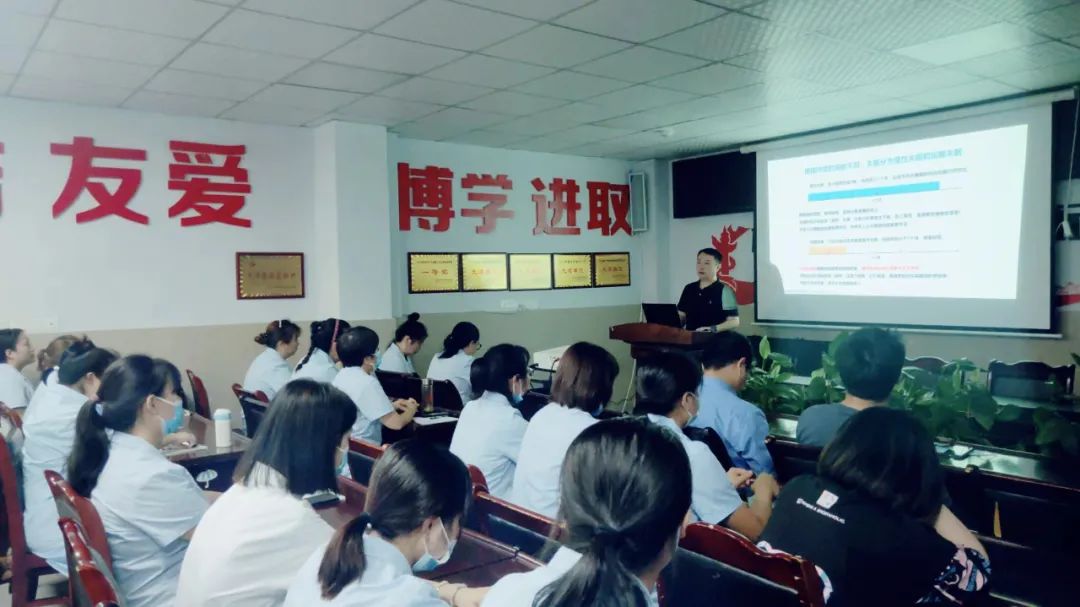 南充市“正心”健康工程檢后服務(wù)組深入社區(qū)開展心理健康教育培訓(xùn)活動