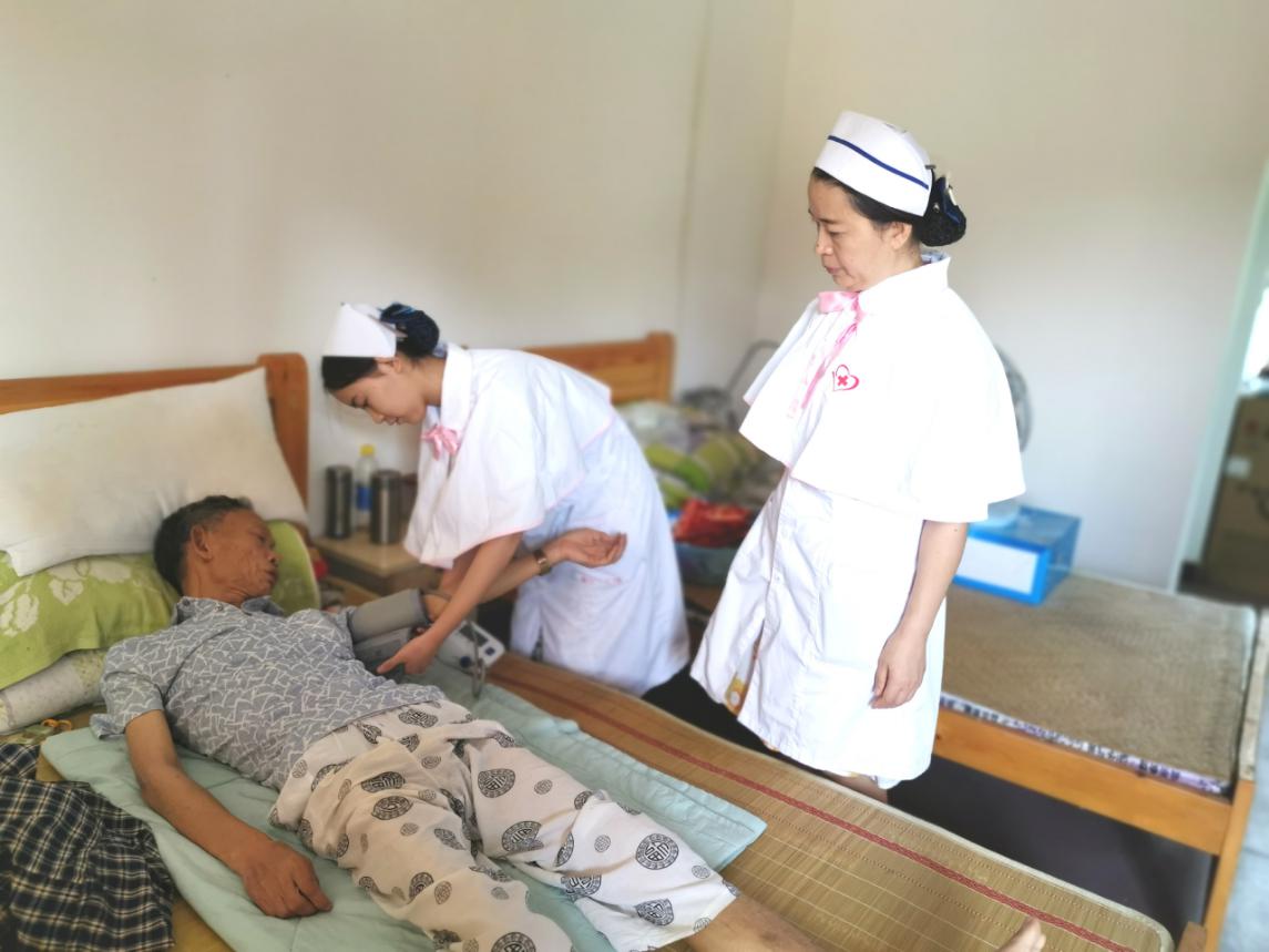 我院“四葉草”志愿者走進(jìn)敬老院開展志愿服務(wù)活動(dòng)